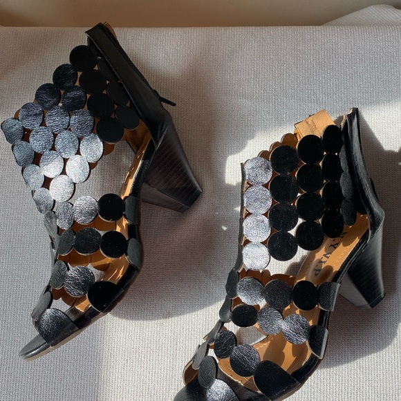 NY VIP Saks Booties - Picture 5 of 5